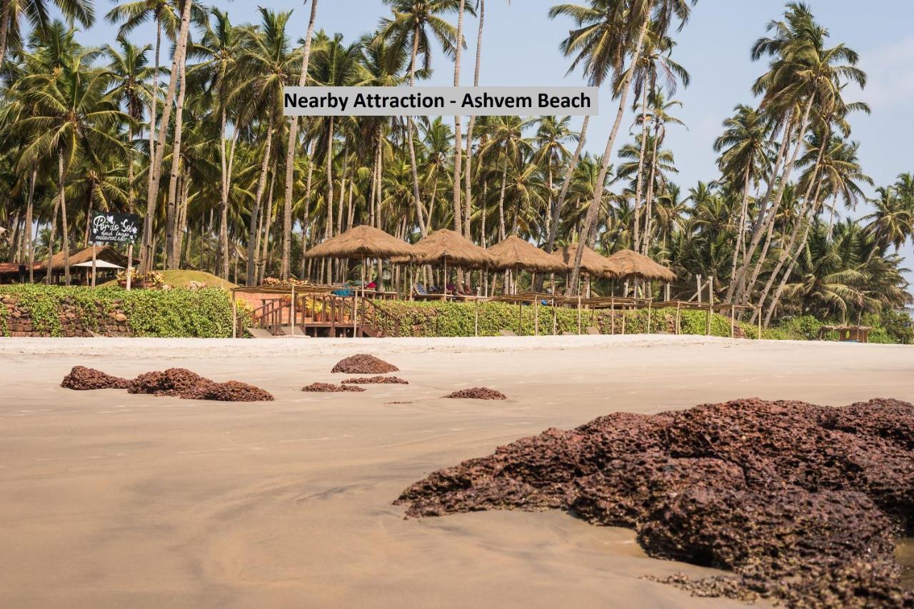 Fabexpress 29 Beach House, Morjim Beach Exterior photo