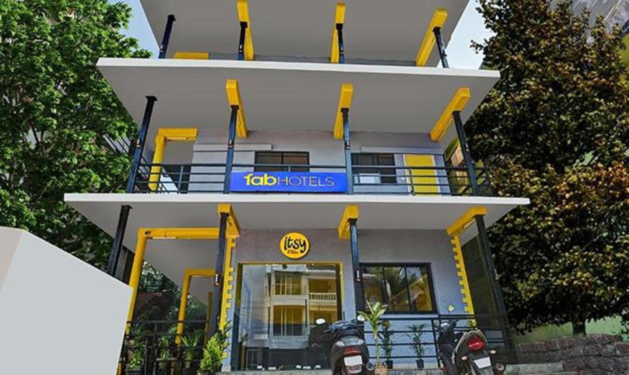 Fabexpress 29 Beach House, Morjim Beach Exterior photo